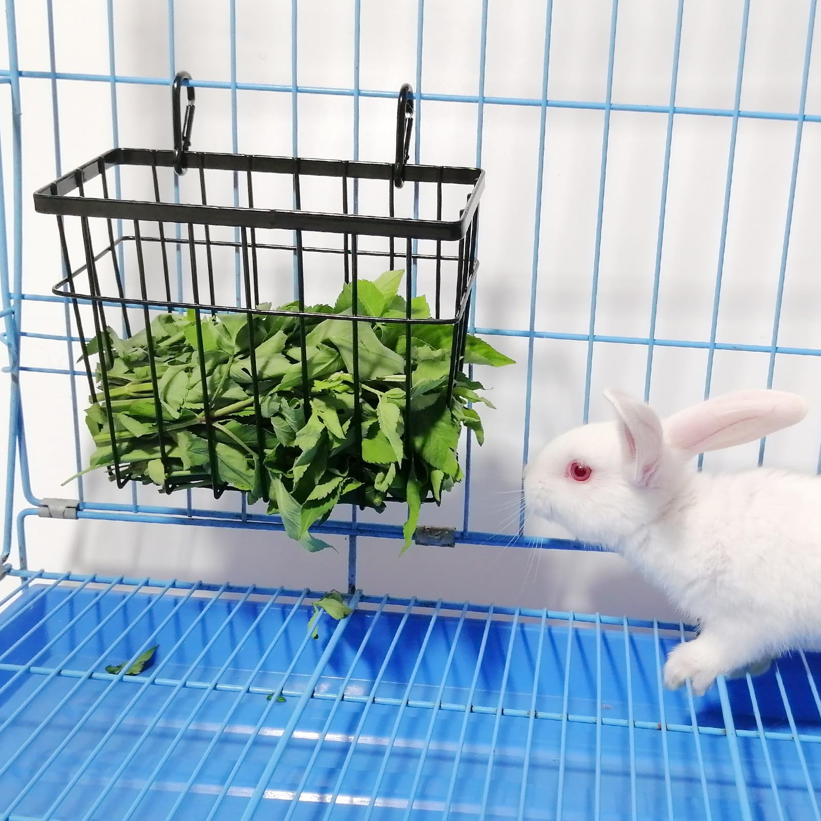 Sopffy 2-Pack Metal Hay Feeders for Rabbits & Guinea Pigs